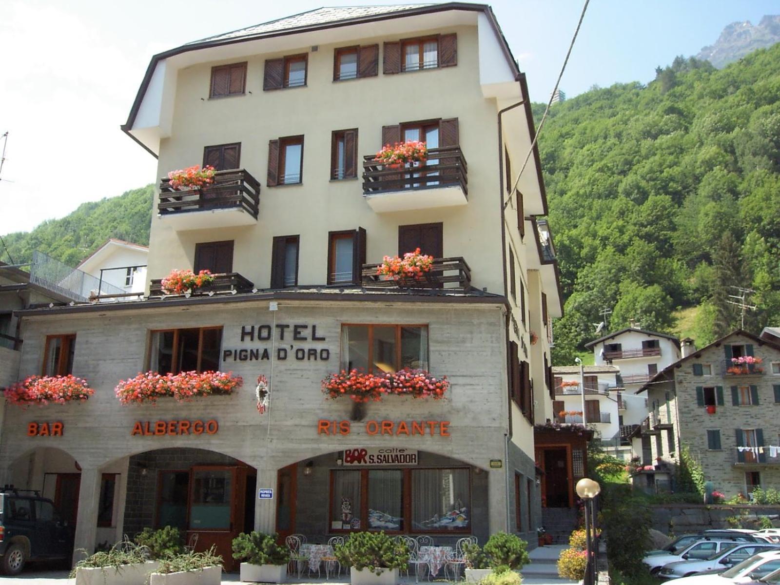 Hotel Pigna D'Oro Chiesa in Valmalenco Exteriör bild