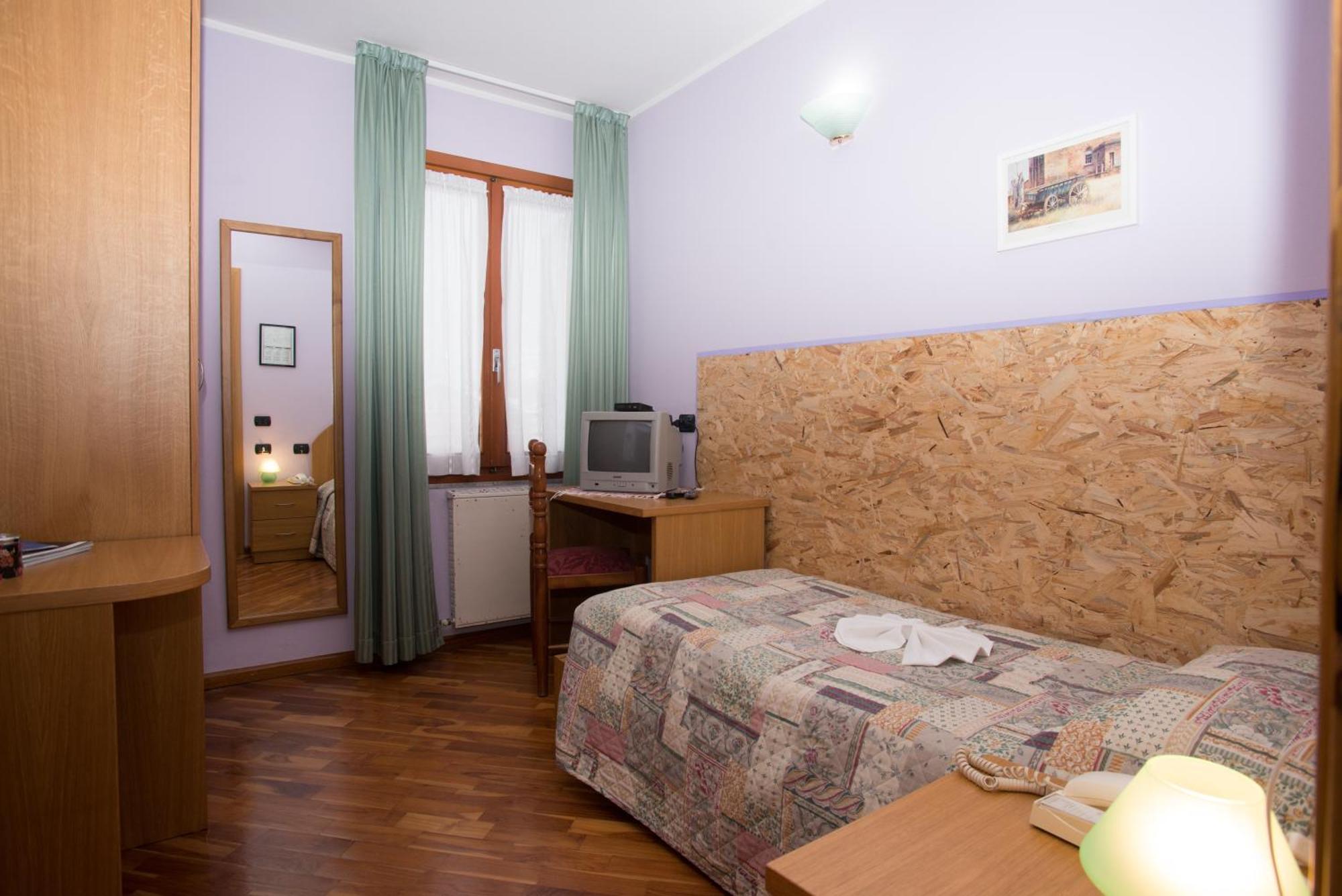 Hotel Pigna D'Oro Chiesa in Valmalenco Exteriör bild